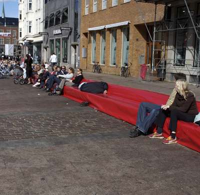 Verdens længste sofa på Rød Rute
